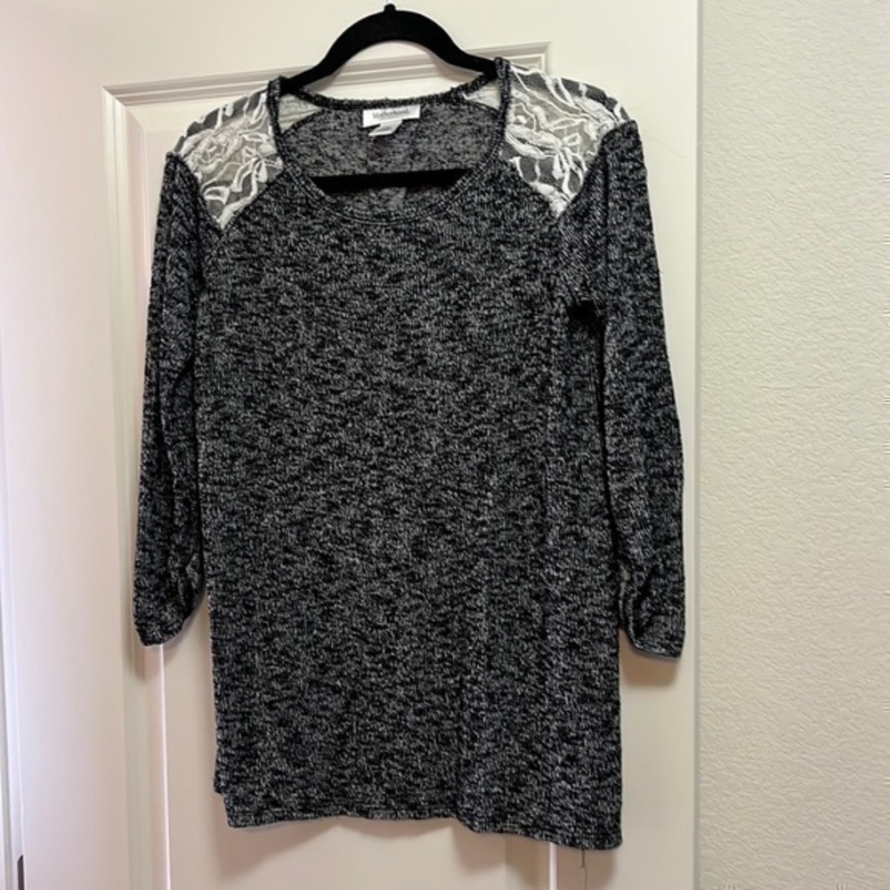 Motherhood Maternity Women’s blue top, size medium, length 26 inches.